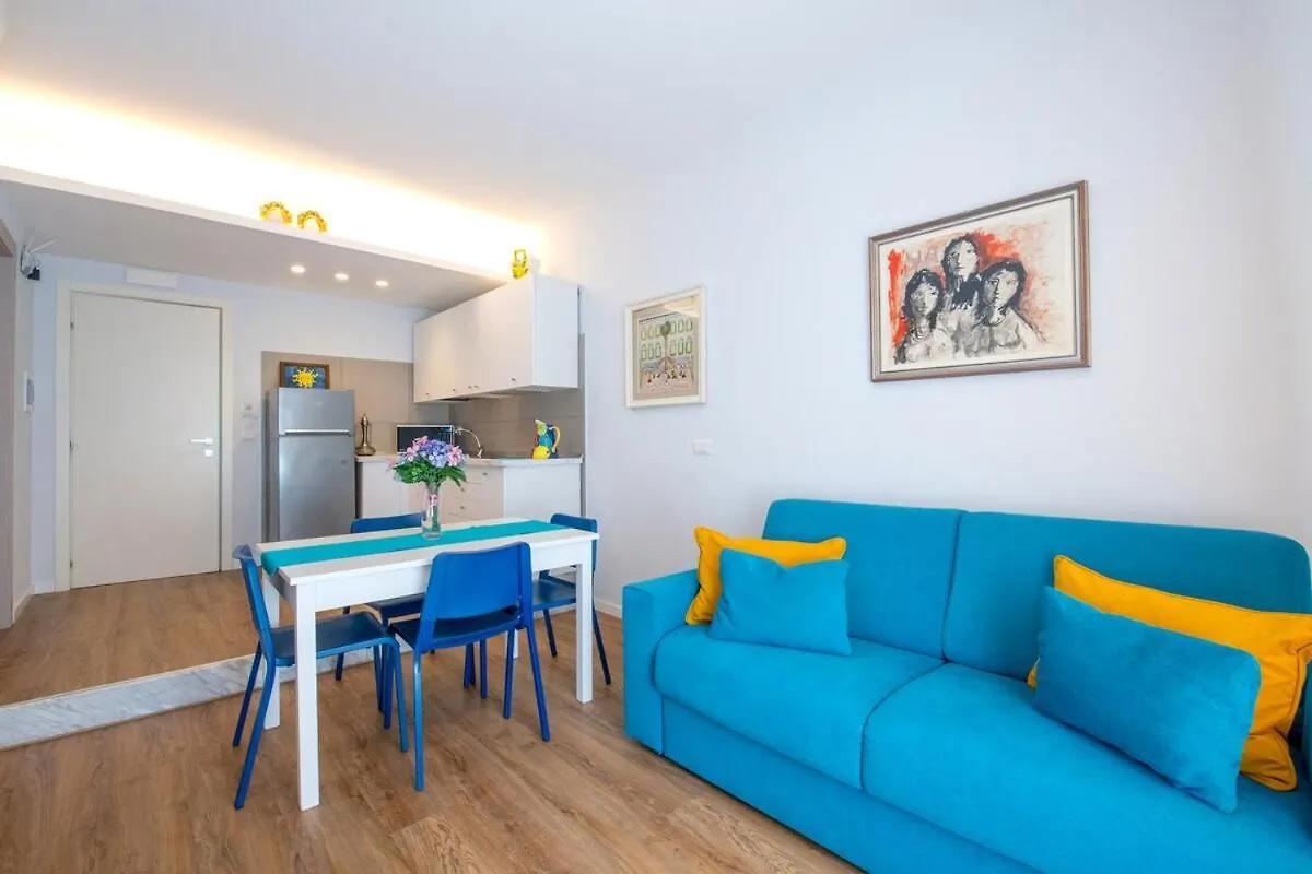 Apartment Downtown, Near Pompei Sorrento ,The Sea Portici Italy